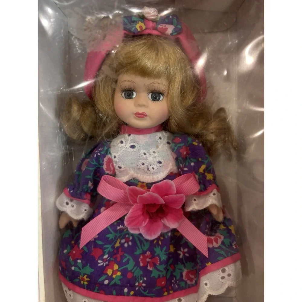 Victorian Garden Miniature Collection Porcelain Dolls Melissa Jane 1996!
